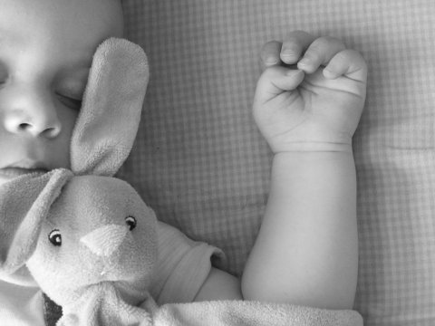 Kinésiologue à Nantes pour problèmes de sommeil bébé 