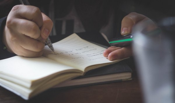 Gérer le stress de la rentrée grâce à la kinésiologie à Nantes